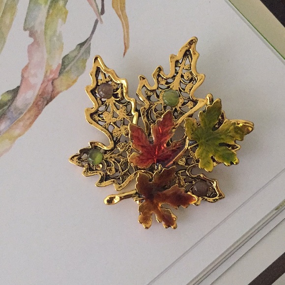 🍏50% OFF/3+...Antique Inspired Maple Leaf Brooch - Picture 1 of 7